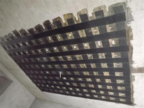 覃塘楼板加固